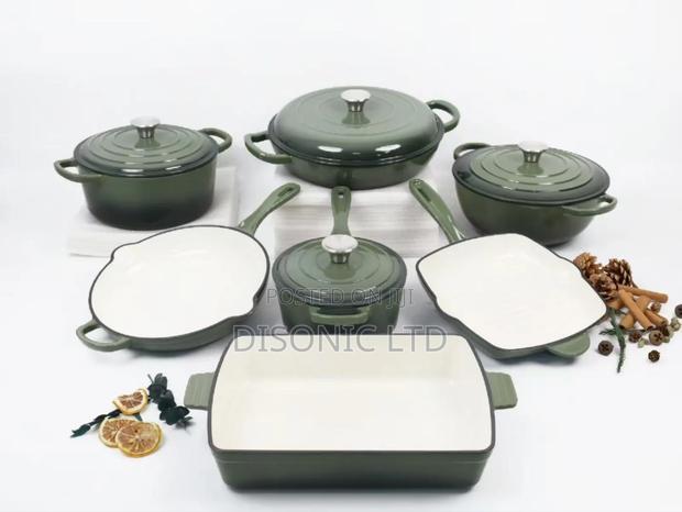 7 Pieces Cast Iron Cookware Set · Photo 3