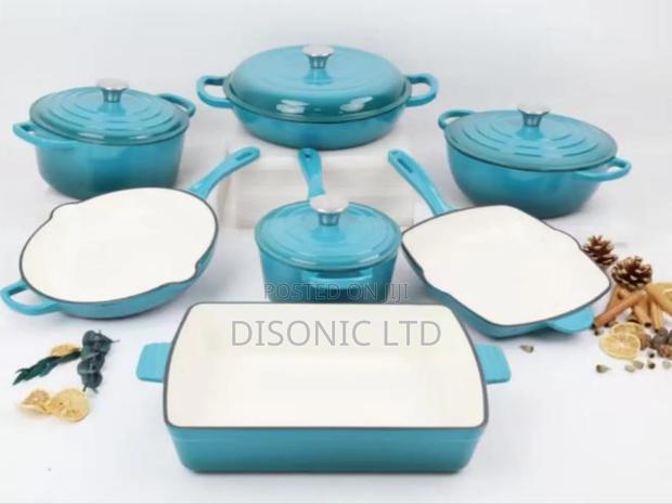 7 Pieces Cast Iron Cookware Set · Photo 8