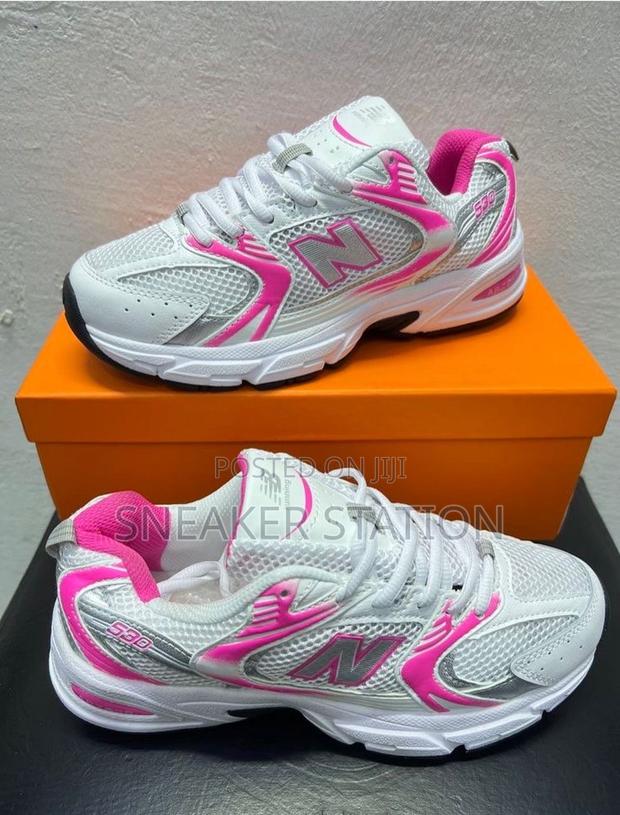New Balance 530 White/Pink Sneakers · Photo 1