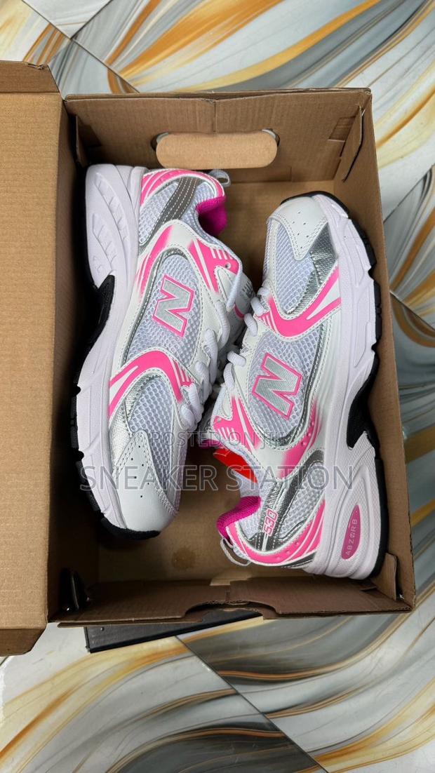 New Balance 530 White/Pink Sneakers · Photo 2