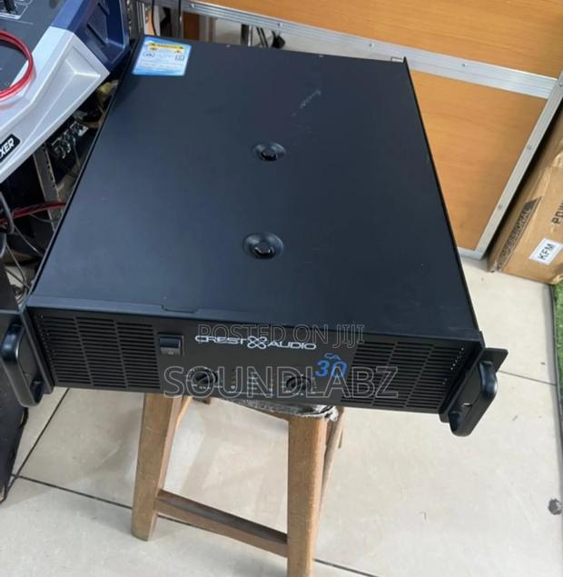 Crest Audio Ca30 Bass Amplifier · Photo 2