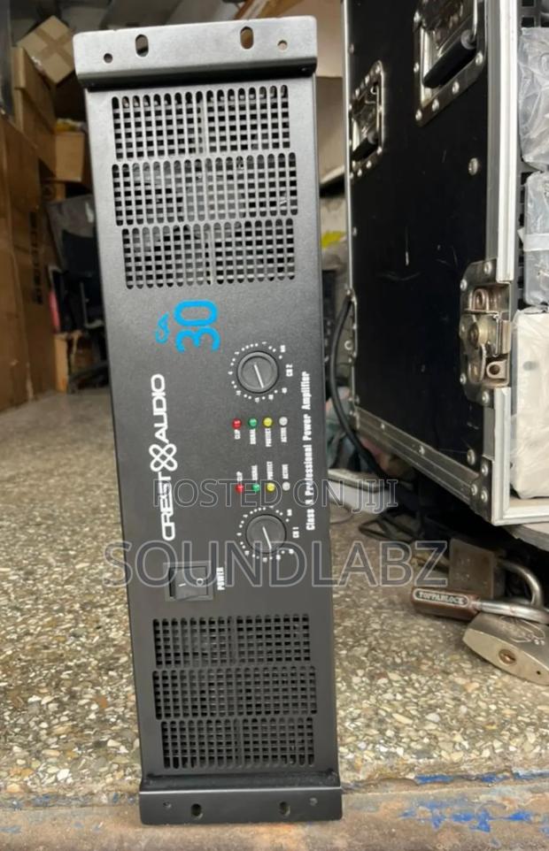 Crest Audio Ca30 Bass Amplifier · Photo 1