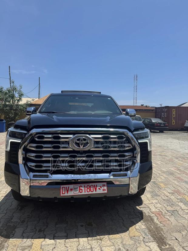 Toyota Tundra 1794 Edition CrewMax 5.5' Bed 2023 Black · Photo 2