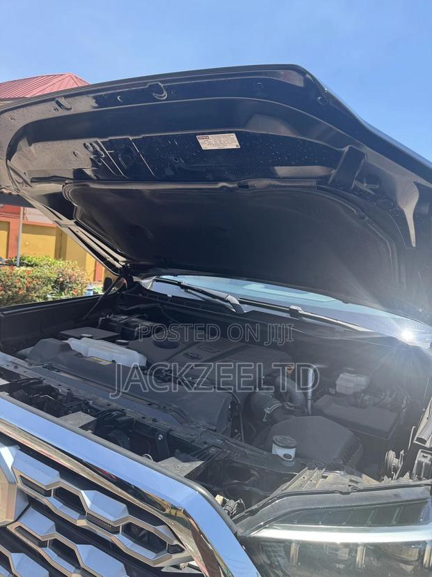 Toyota Tundra 1794 Edition CrewMax 5.5' Bed 2023 Black · Photo 6