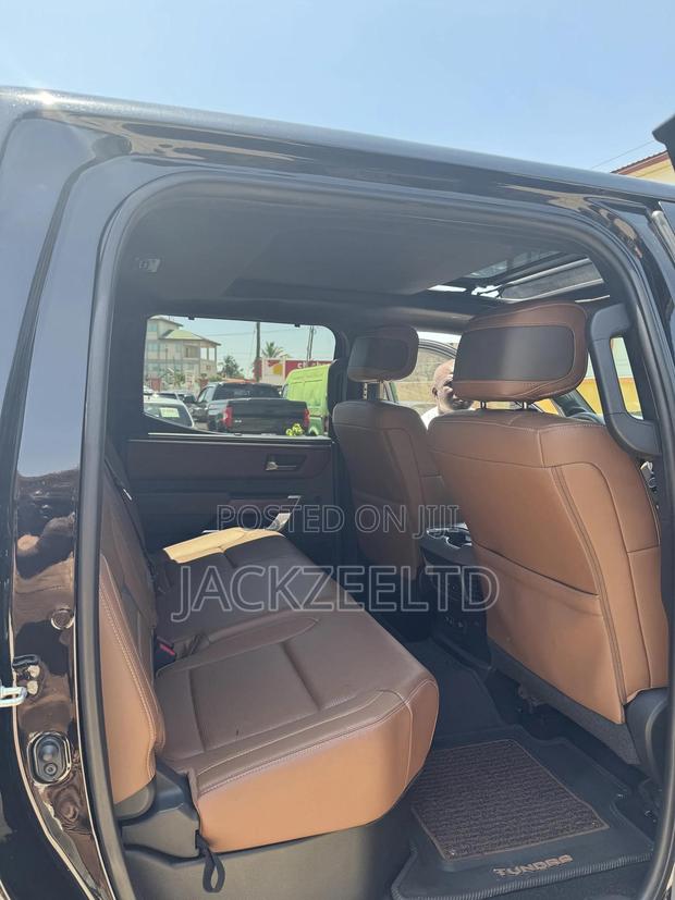 Toyota Tundra 1794 Edition CrewMax 5.5' Bed 2023 Black · Photo 4
