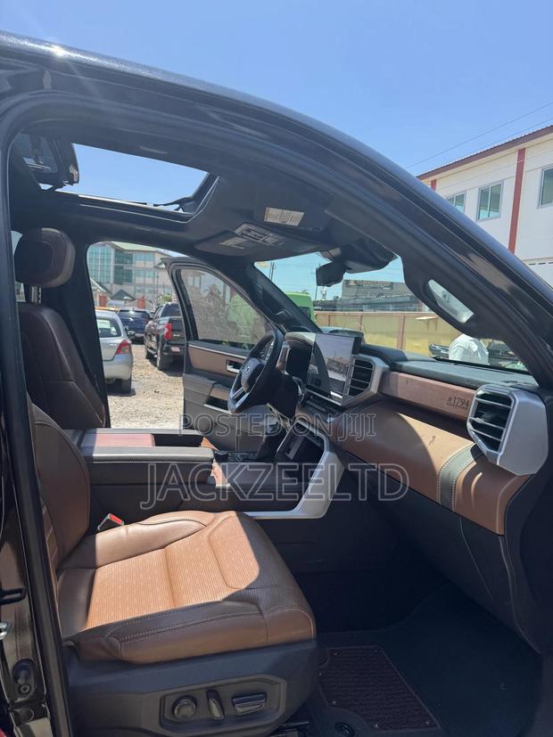 Toyota Tundra 1794 Edition CrewMax 5.5' Bed 2023 Black · Photo 5