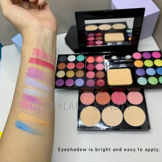 Eyeshadow One Box Full Face Makeup Kit – Complete Beauty Set · Photo 3