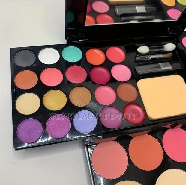 Eyeshadow One Box Full Face Makeup Kit – Complete Beauty Set · Photo 4