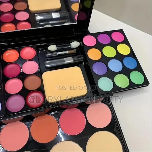 Eyeshadow One Box Full Face Makeup Kit – Complete Beauty Set · Photo 7
