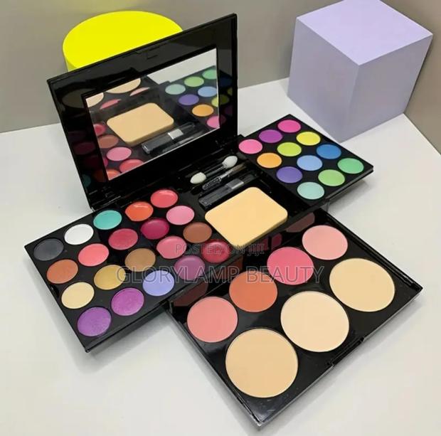 Eyeshadow One Box Full Face Makeup Kit – Complete Beauty Set · Photo 8