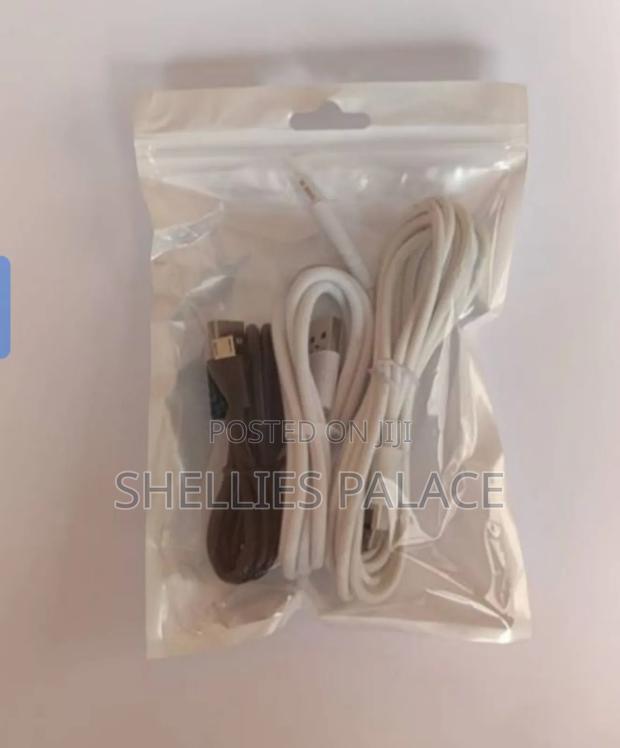 Three in One Charger Cable Consisting iPhone, Android · Photo 6