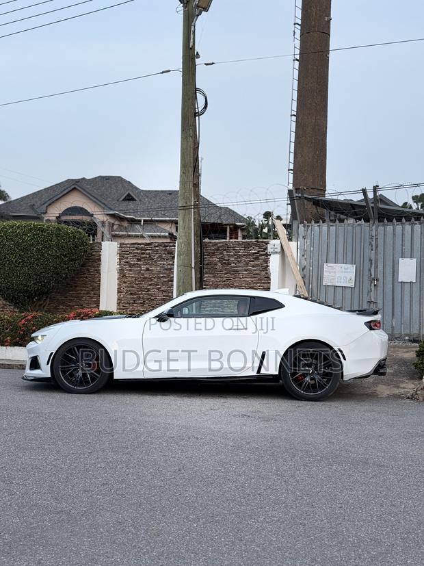 Chevrolet Camaro 2017 White · Photo 4