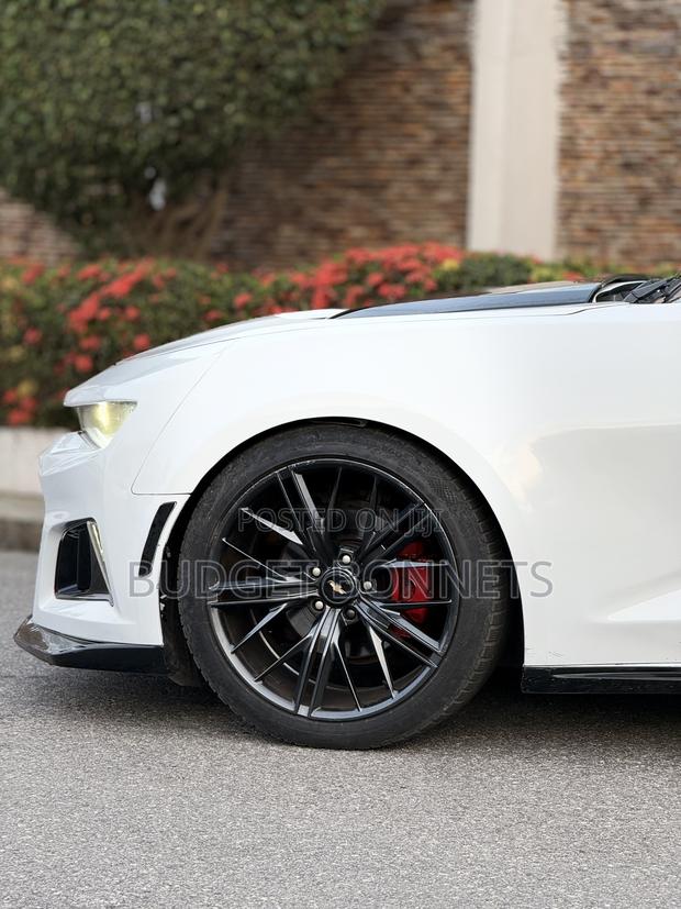 Chevrolet Camaro 2017 White · Photo 5