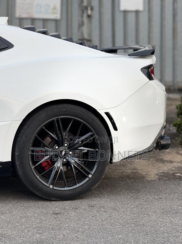 Chevrolet Camaro 2017 White · Photo 6