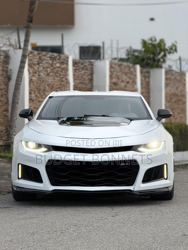 Chevrolet Camaro 2017 White · Photo 2