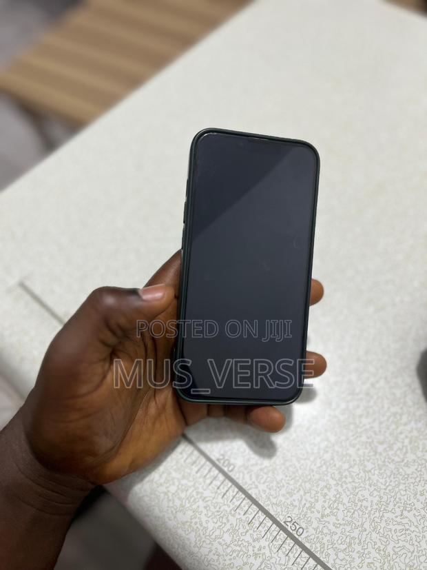 Apple iPhone 13 128 GB Black · Photo 3