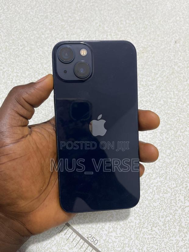 Apple iPhone 13 128 GB Black · Photo 4