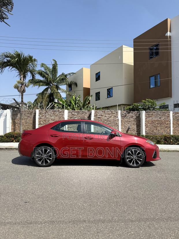 Toyota Corolla SE 4dr Sedan (1.8L 4cyl CVT) 2017 Red · Photo 4