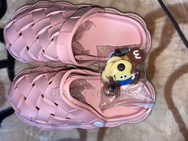 Pink Crocs for Baby Girls Size 36/37 · Photo 1