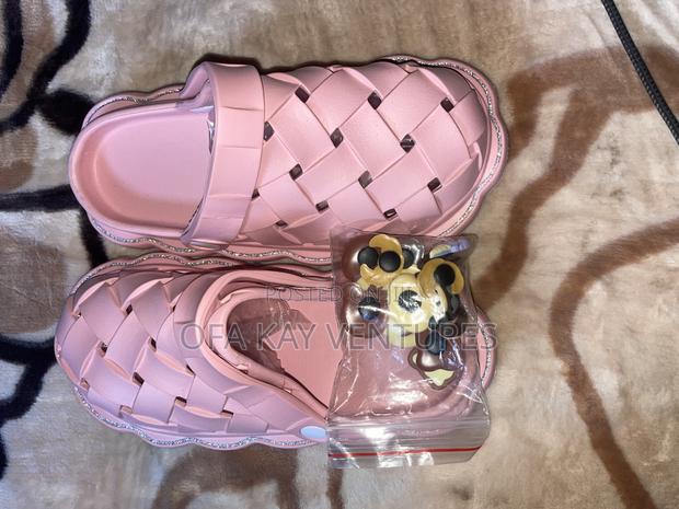 Pink Crocs for Baby Girls Size 36/37 · Photo 2
