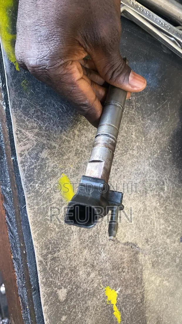 Fuel Injector · Photo 1