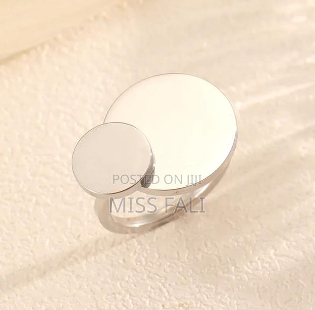 Fashionable Ladies Ring. · Photo 2