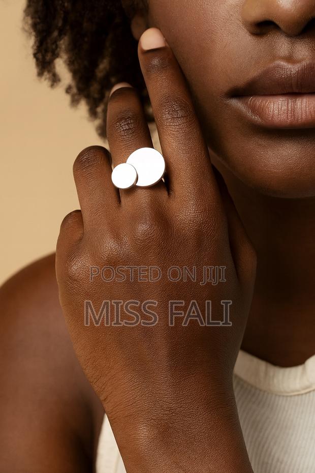 Fashionable Ladies Ring. · Photo 1