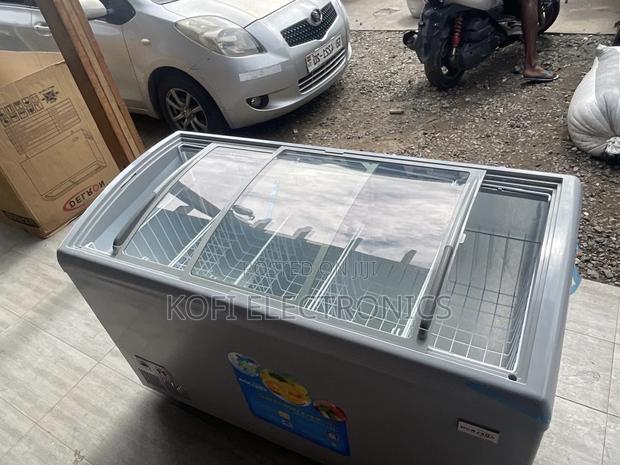 Delron Polarvista Sliding Glass Freezer · Photo 1
