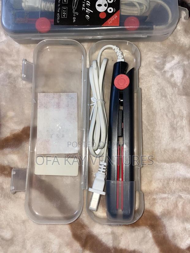 Portable Hair Straightener · Photo 1