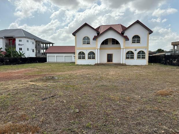 7bdrm House in Adjiringanor, Ability for sale · Photo 1