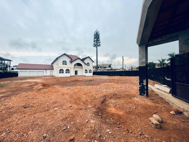 7bdrm House in Adjiringanor, Ability for sale · Photo 2