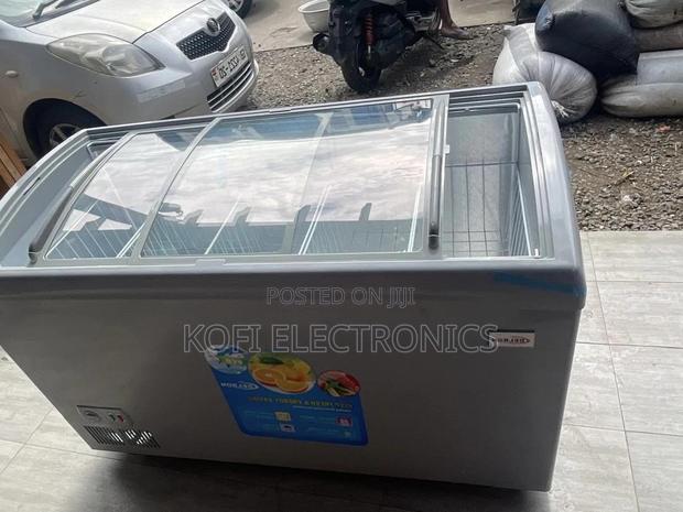 Delron Frostluxe Display Freezer Unit · Photo 1