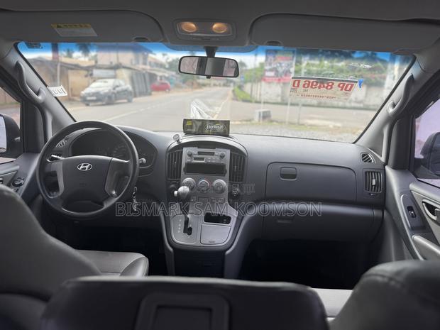 Hyundai Starex 2015 Silver · Photo 8