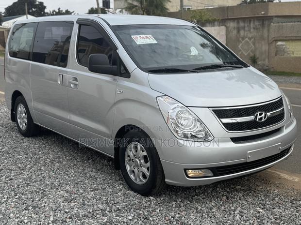 Hyundai Starex 2015 Silver · Photo 3