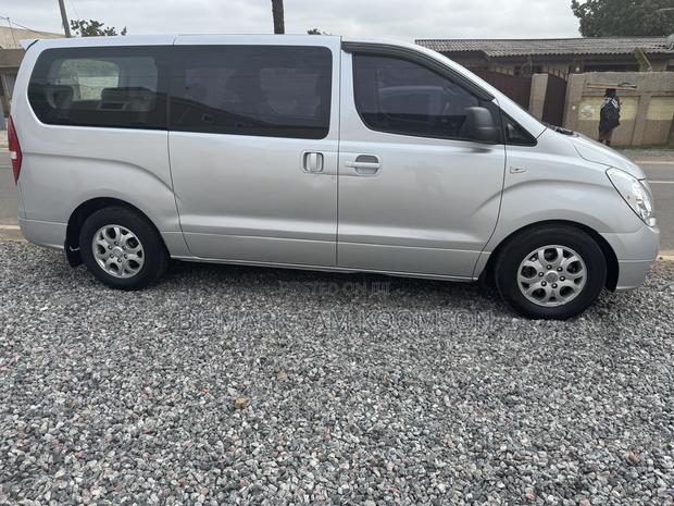 Hyundai Starex 2015 Silver · Photo 4