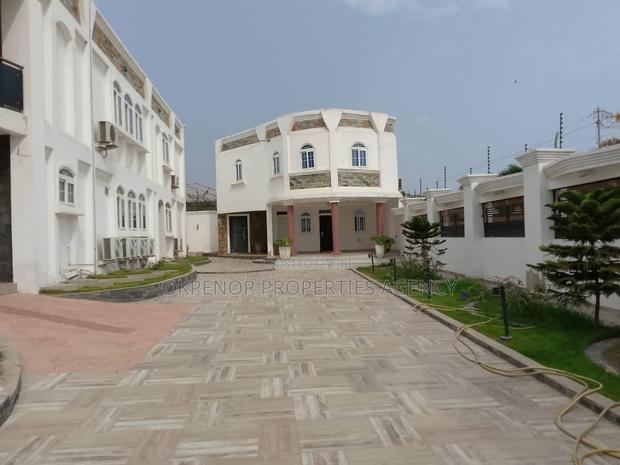 7bdrm House in Tema Com12 for sale · Photo 2