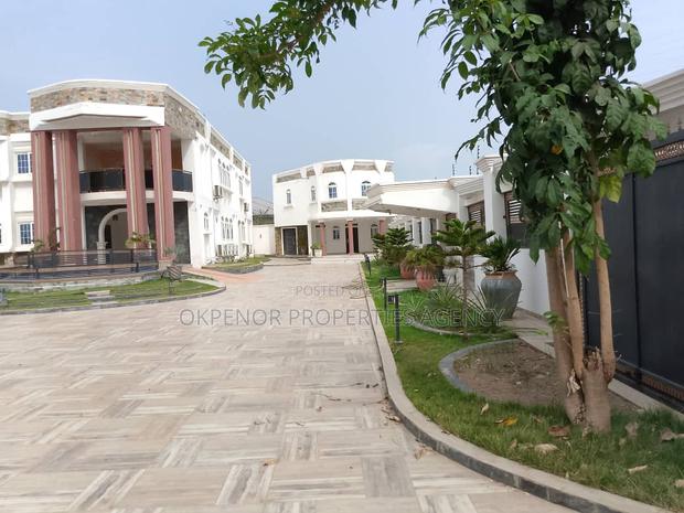 7bdrm House in Tema Com12 for sale · Photo 3