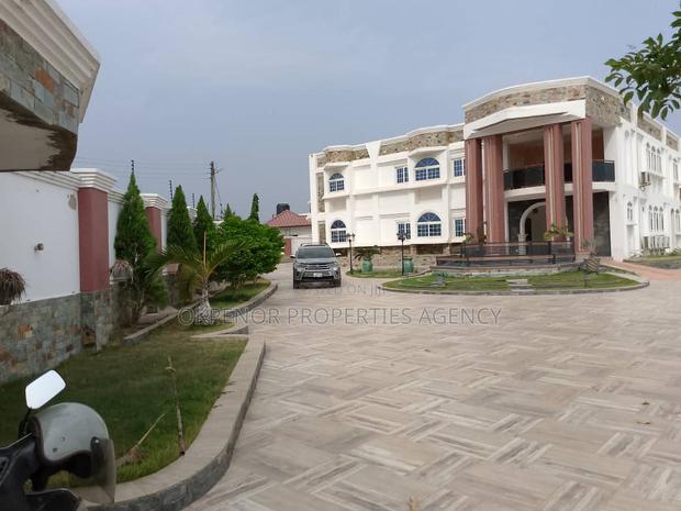 7bdrm House in Tema Com12 for sale · Photo 4