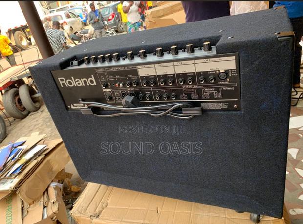 Roland Kc-880 Stereo Keyboard Amplifier · Photo 2