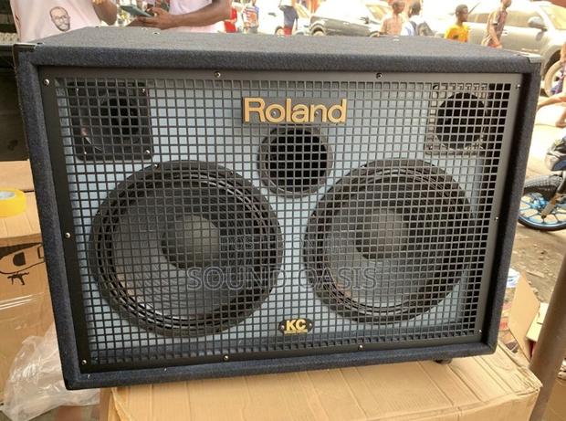 Roland Kc-880 Stereo Keyboard Amplifier · Photo 1
