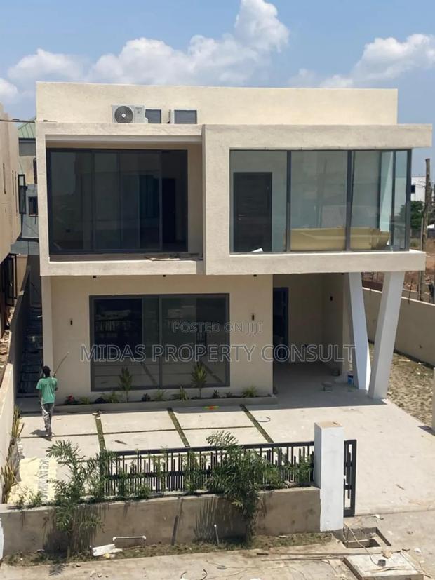 4bdrm House in School Junction, Ashaley Botwe for sale · Photo 2