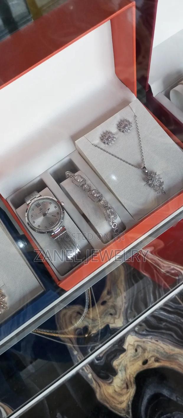 3 in 1 Ladies Jewelry Set · Photo 1