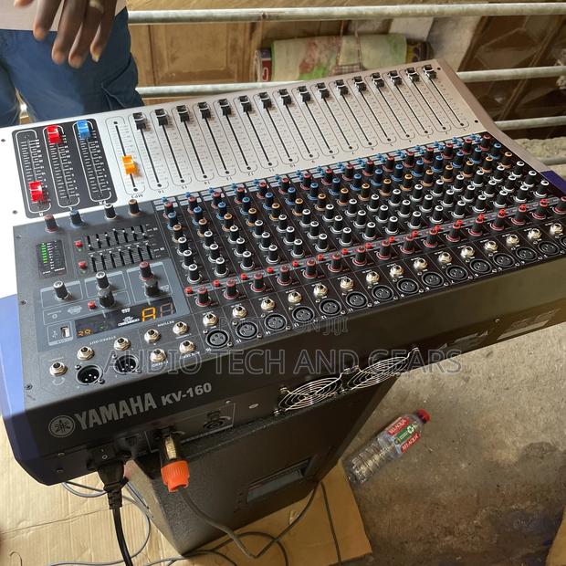 Yamaha Kv-160 16 Channel Powered Mixer · Photo 1