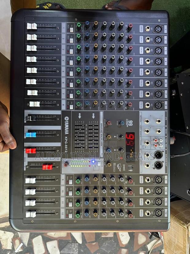 Yamaha KPG-8812 12 Channel Powered Mixer · Photo 1