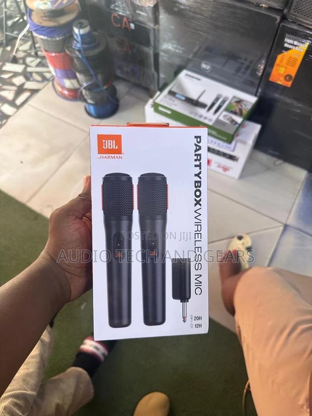 JBL Partybox Wireless Microphone · Photo 1