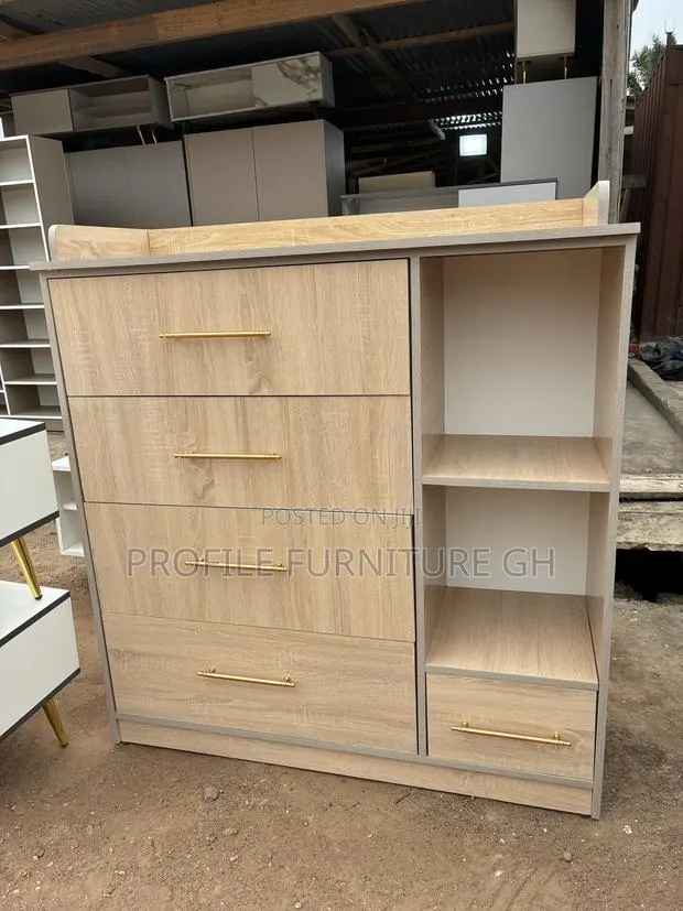 Baby Wardrobe 4 Feet X 4 Feet · Photo 1