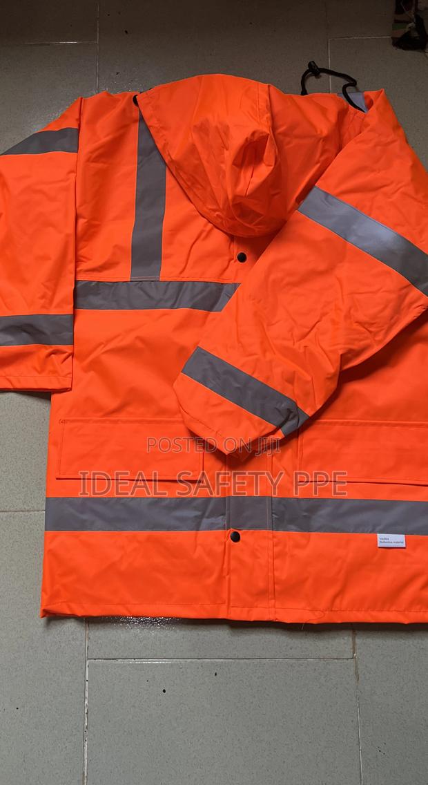 Reflective Safety Jacket · Photo 4