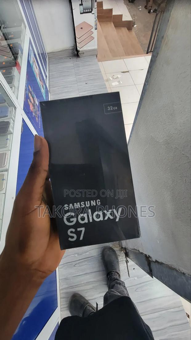 New Samsung Galaxy S7 32 GB Black · Photo 1