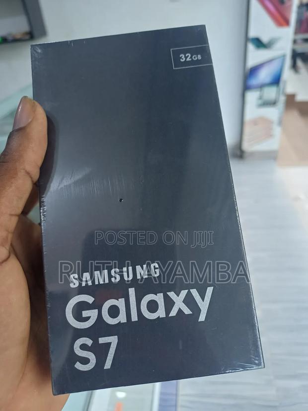 New Samsung Galaxy S7 32 GB Black · Photo 2