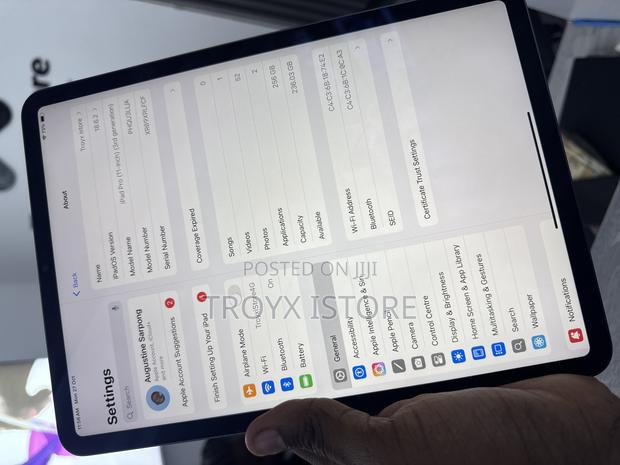 Apple iPad Pro 11 (2021) 256 GB Gray · Photo 2